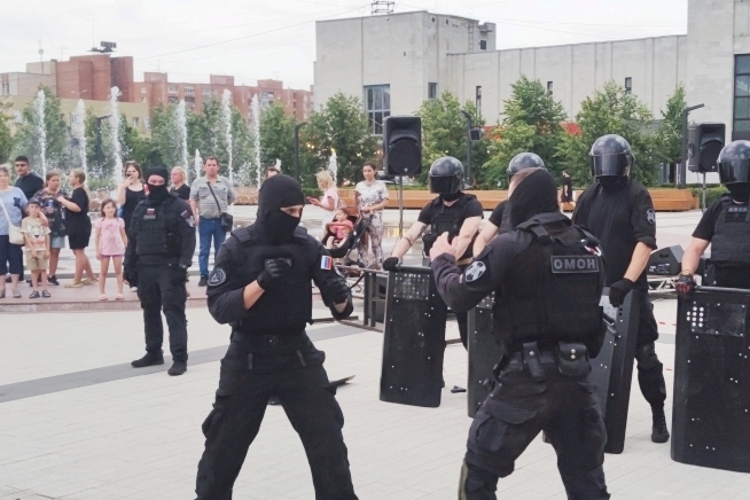 Ветераны транспортного ОМОН "Балтика" Росгвардии приняли участие в автомотопробеге по Ленинградской области