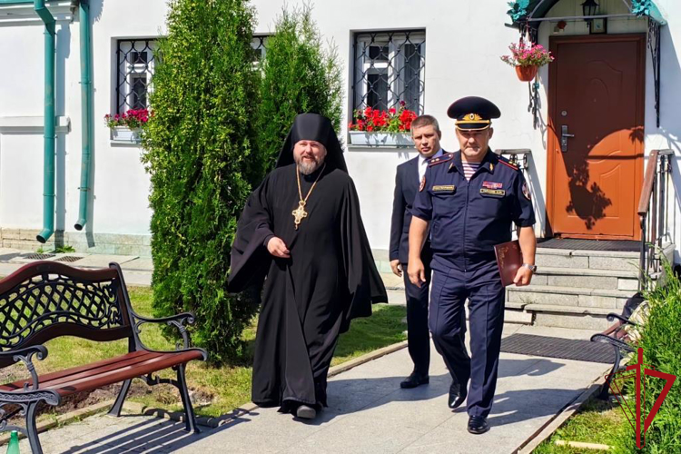 Представители ГУ Росгвардии приняли участие в создании Аллеи памяти героев на территории Староладожского Никольского монастыря в Ленобласти