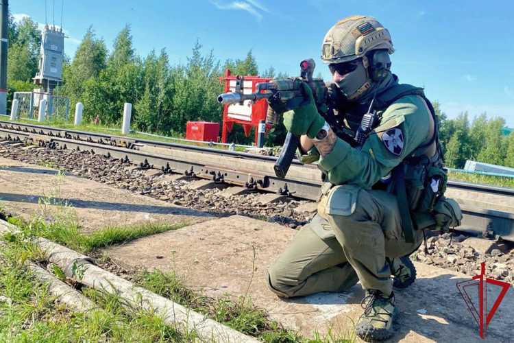 В Ленобласти сотрудники транспортного ОМОН «Балтика» Росгвардии приняли участие в учениях РЖД