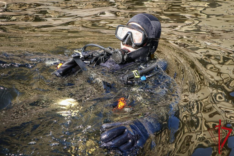 Водолазы Росгвардии обнаружили боеприпас на дне Зимней канавки