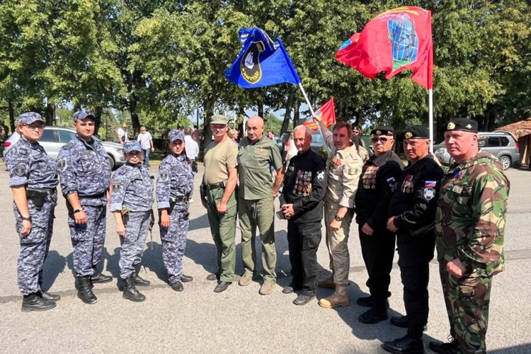Ветераны транспортного ОМОН "Балтика" Росгвардии приняли участие в автомотопробеге по Ленинградской области