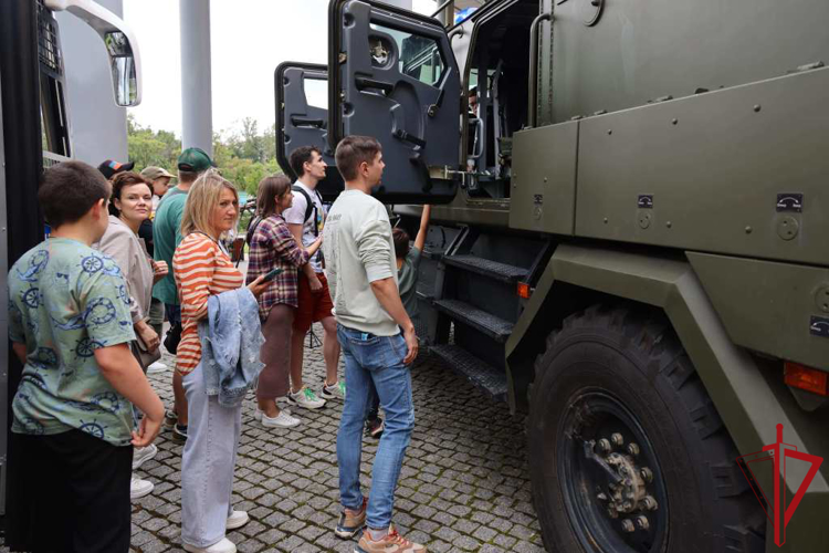 В Санкт-Петербурге представители ГУ Росгвардии приняли участие в фестивале по безопасности