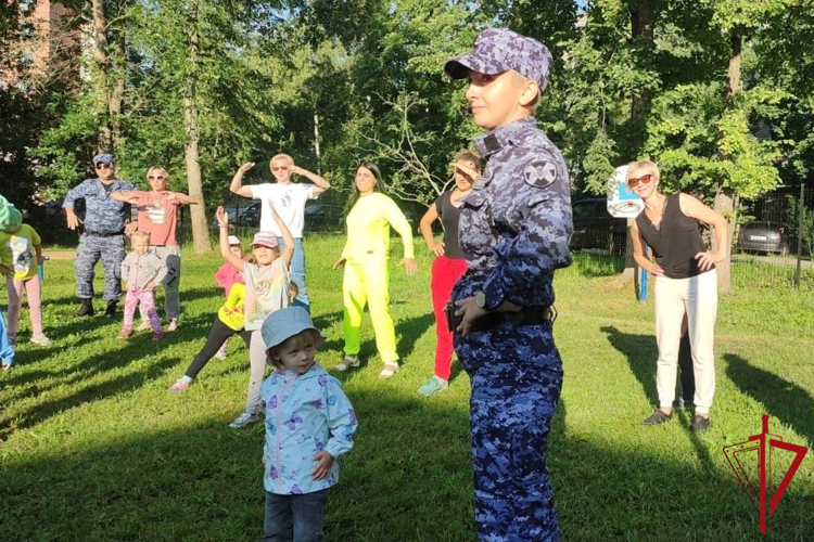 В Отрадном сотрудники Росгвардии провели встречу с воспитанниками детского дошкольного учреждения