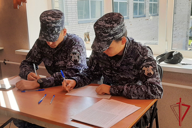 В Санкт-Петербурге сотрудники Росгвардии приняли участие в добровольной сдаче крови
