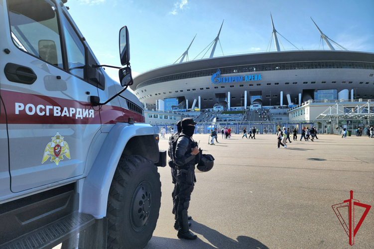 В Санкт-Петербурге подразделения Росгвардии обеспечили правопорядок во время футбольного матча «Зенит» – «Спартак»
