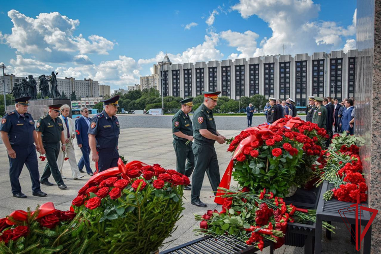 Представители ГУ Росгвардии в составе делегации Северо-Западного округа ВНГ РФ почтили память защитников Ленинграда