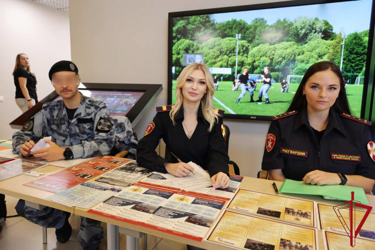 В Санкт-Петербурге представители ГУ Росгвардии приняли участие в фестивале по безопасности