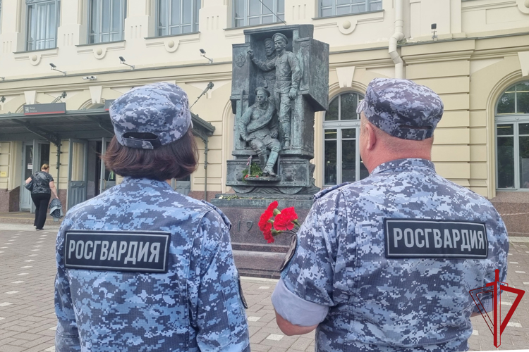 В Санкт-Петербурге сотрудники Росгвардии почтили память российских воинов, погибших в годы Первой мировой войны
