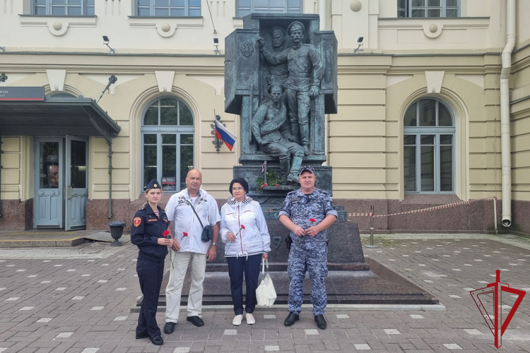 В Санкт-Петербурге сотрудники Росгвардии почтили память российских воинов, погибших в годы Первой мировой войны