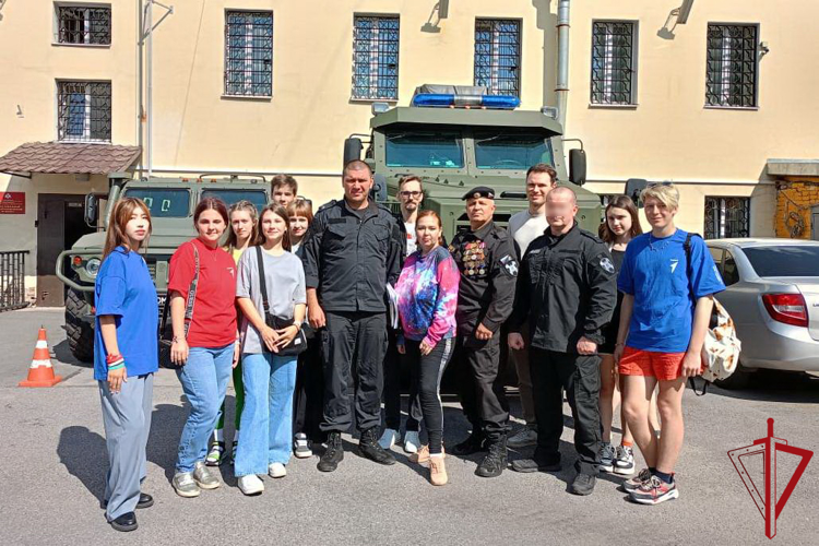 В транспортном ОМОН «Балтика» Росгвардии прошла встреча с представителями молодежного волонтерского движения