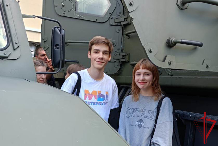 В транспортном ОМОН «Балтика» Росгвардии прошла встреча с представителями молодежного волонтерского движения
