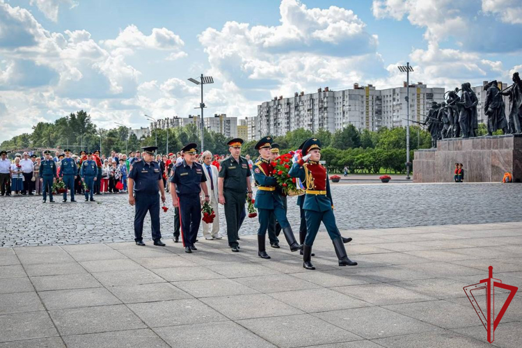 Представители ГУ Росгвардии в составе делегации Северо-Западного округа ВНГ РФ почтили память защитников Ленинграда