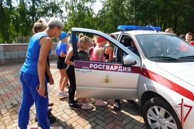 Сотрудники Росгвардии организовали праздничное мероприятие для находящихся на отдыхе детей из Белгородской области