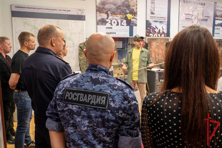 Сотрудникам Росгвардии вручили благодарности за участие в сборе гуманитарной помощи военнослужащим и мирным жителям, находящимся в зоне СВО