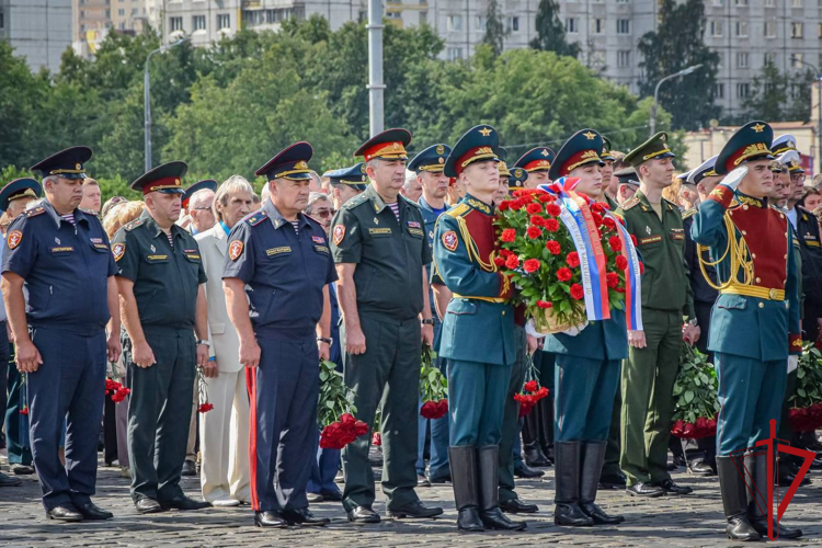Представители ГУ Росгвардии в составе делегации Северо-Западного округа ВНГ РФ почтили память защитников Ленинграда