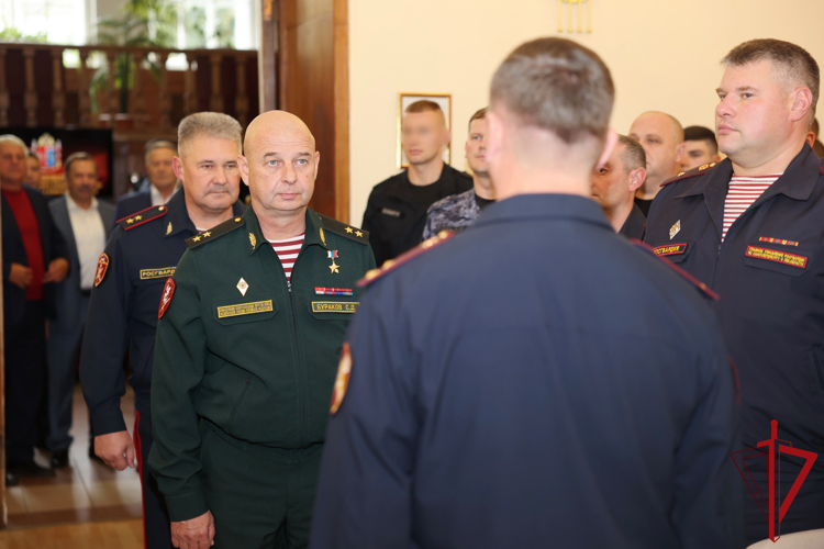 В Санкт-Петербурге командующий Северо-Западным округом Росгвардии поздравил личный состав территориального органа с Днем образования