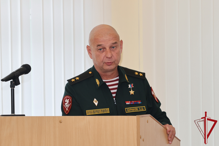 В Санкт-Петербурге командующий Северо-Западным округом Росгвардии поздравил личный состав территориального органа с Днем образования
