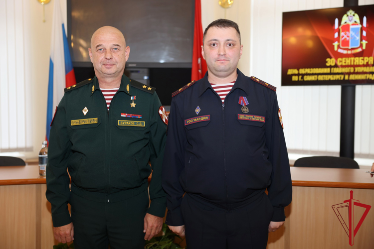 В Санкт-Петербурге командующий Северо-Западным округом Росгвардии поздравил личный состав территориального органа с Днем образования