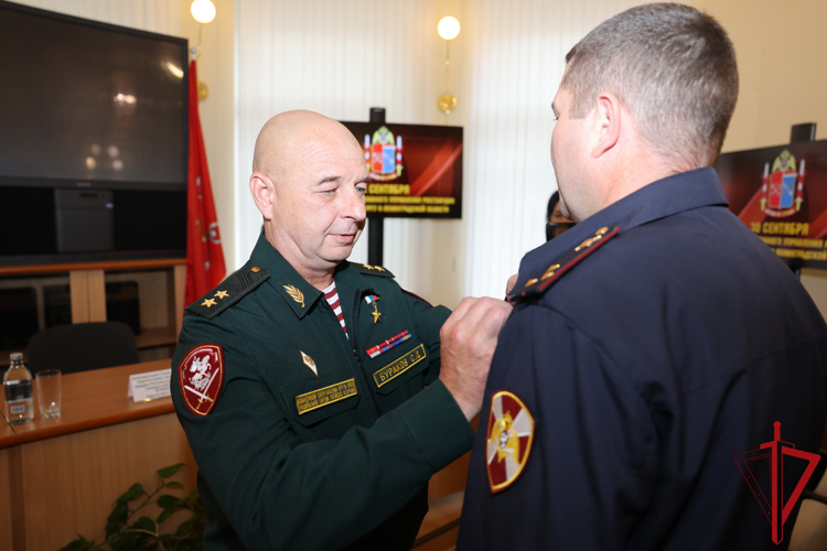 В Санкт-Петербурге командующий Северо-Западным округом Росгвардии поздравил личный состав территориального органа с Днем образования