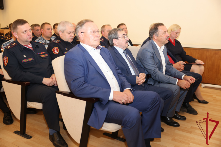 В Санкт-Петербурге командующий Северо-Западным округом Росгвардии поздравил личный состав территориального органа с Днем образования