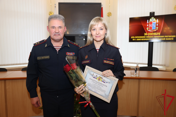 В Санкт-Петербурге командующий Северо-Западным округом Росгвардии поздравил личный состав территориального органа с Днем образования