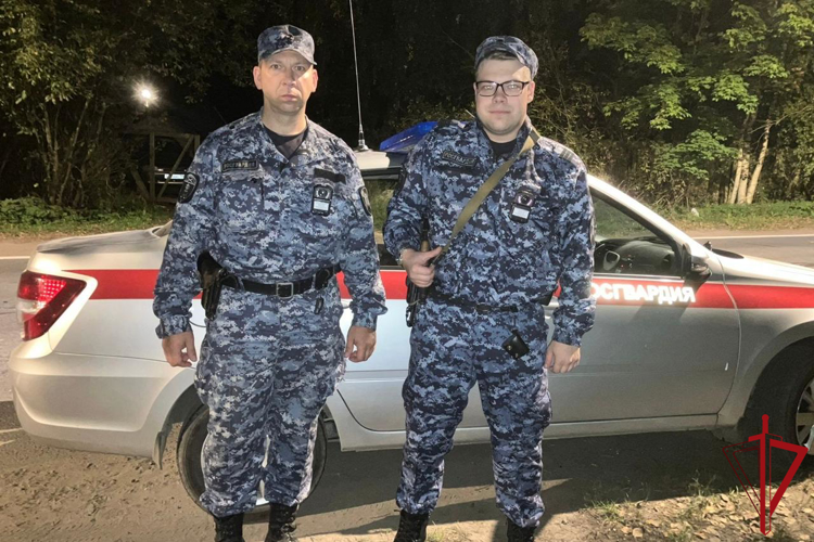 В Приморском районе сотрудники Росгвардии задержали нетрезвого мужчину, пытавшегося проникнуть в частный дом
