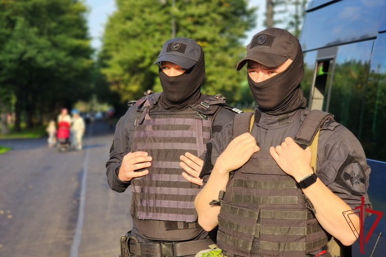 Подразделения ГУ Росгвардии приняли участие в обеспечении правопорядка во время футбольного матча «Зенит» - «Рубин»