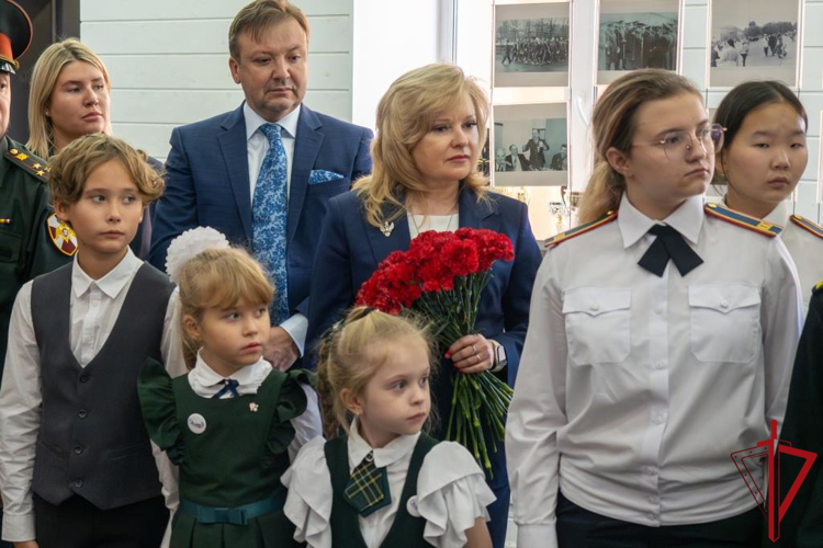 Сотрудники ОМОН «Бастион» Росгвардии провели урок мужества для учащихся петербургских школ