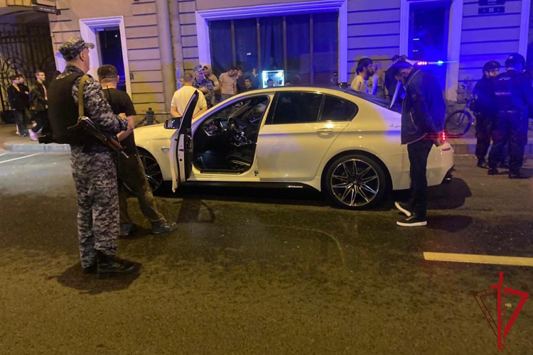 В  центре Петербурга сотрудники Росгвардии задержали четверых граждан за нарушение общественного порядка