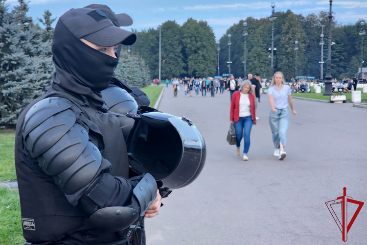 Подразделения ГУ Росгвардии приняли участие в обеспечении правопорядка во время футбольного матча «Зенит» - «Рубин»