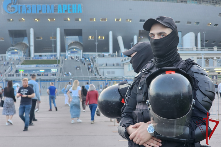 Подразделения ГУ Росгвардии приняли участие в обеспечении правопорядка во время футбольного матча «Зенит» - «Рубин»
