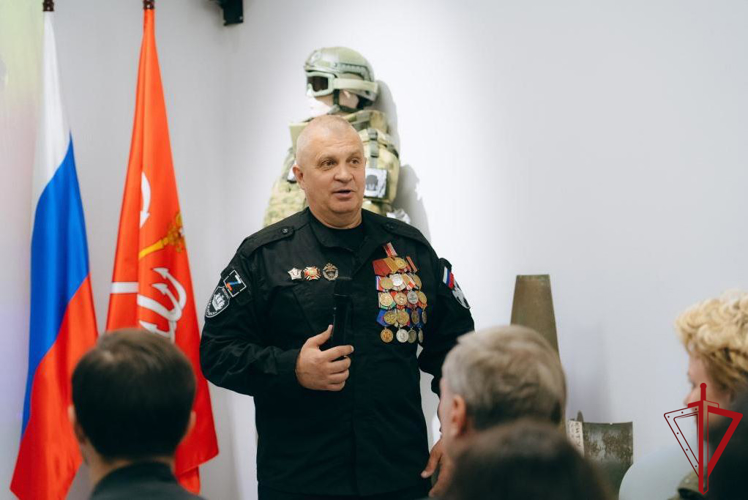 Сотрудники спецподразделений ГУ Росгвардии провели встречу с молодёжью Московского района