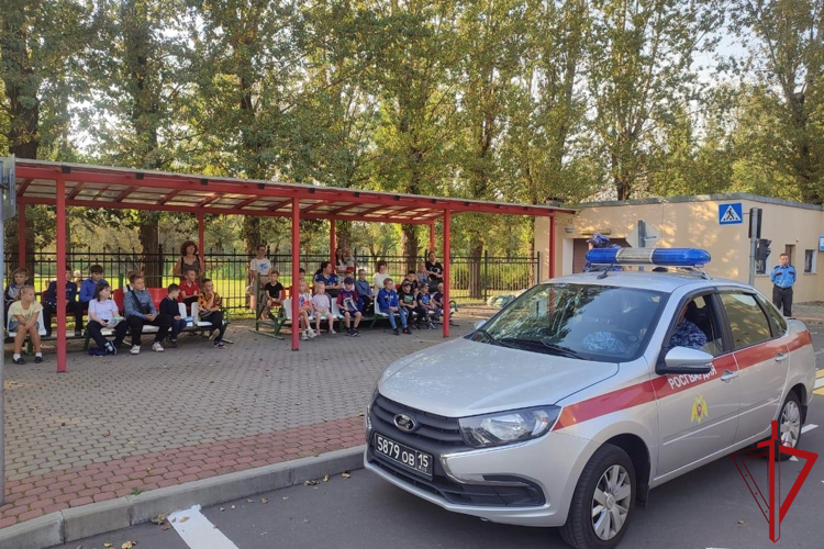 Представители Росгвардии провели встречу с детьми и их родителями в интерактивном учебном центре «Автоград»