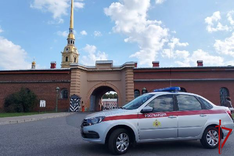Сотрудники Росгвардии задержали нетрезвого гражданина, нарушавшего общественный порядок на территории Петропавловской крепости