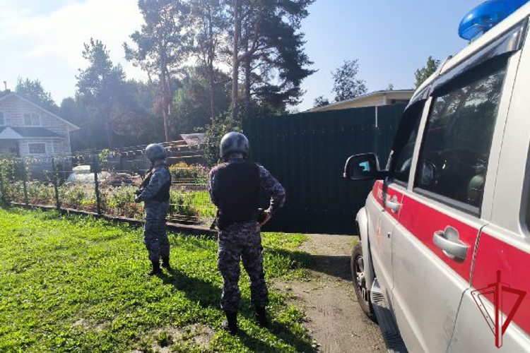 В Приозерском районе наряд Росгвардии оказали помощь мужчине, у которого резко ухудшилось самочувствие, когда он находился один в доме