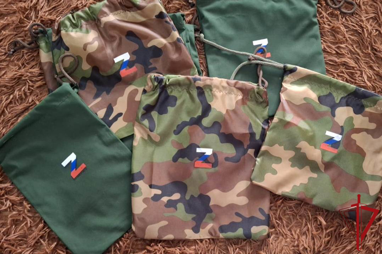 Петербургские подростки изготовили очередную партию средств маскировки и эвакуации для передачи бойцам СВО