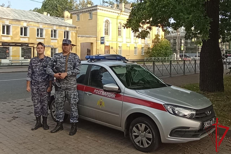 В Петродворцовом районе сотрудники Росгвардии разыскали пенсионера, ушедшего из медицинского учреждения