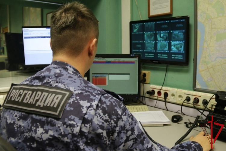 В Кировском районе наряд Росгвардии задержал участника уличного конфликта, нанесшего ножевое ранение мужчине