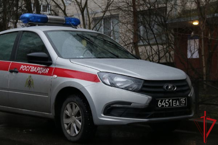 Сотрудники Росгвардии и полиции задержали гражданина, нанесшего ножевое ранение соседу по коммунальной квартире
