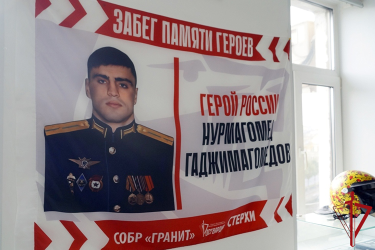На базе расположения ОМОН «Бастион» Росгвардии состоялась встреча сотрудников Росгвардии с матерью погибшего Героя России