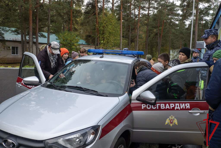 Сотрудники Росгвардии провели урок мужества для воспитанников детско-юношеского военно-патриотического общественного движения «Гвардейская смена»