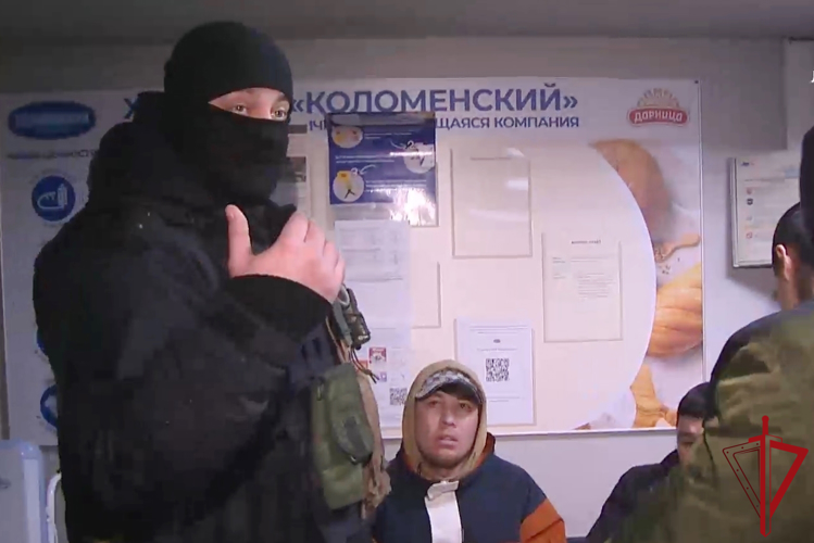 Сотрудники ОМОН Росгвардии обеспечили проведение рейда по выявлению фактов незаконного пребывания мигрантов на территории России