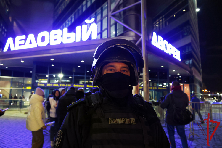 Подразделения Росгвардии обеспечили правопорядок при проведении хоккейного матча «СКА» - «Локомотив»