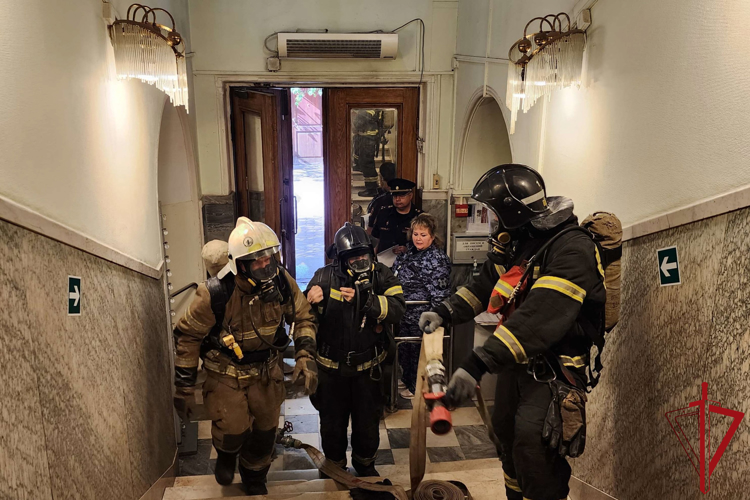Сотрудники петербургской Росгвардии приняли участие в пожарно-профилактических мероприятиях