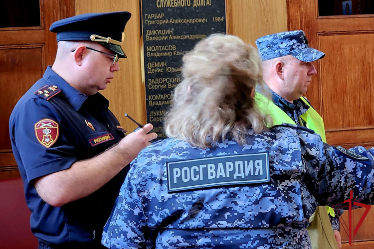 Сотрудники петербургской Росгвардии приняли участие в пожарно-профилактических мероприятиях