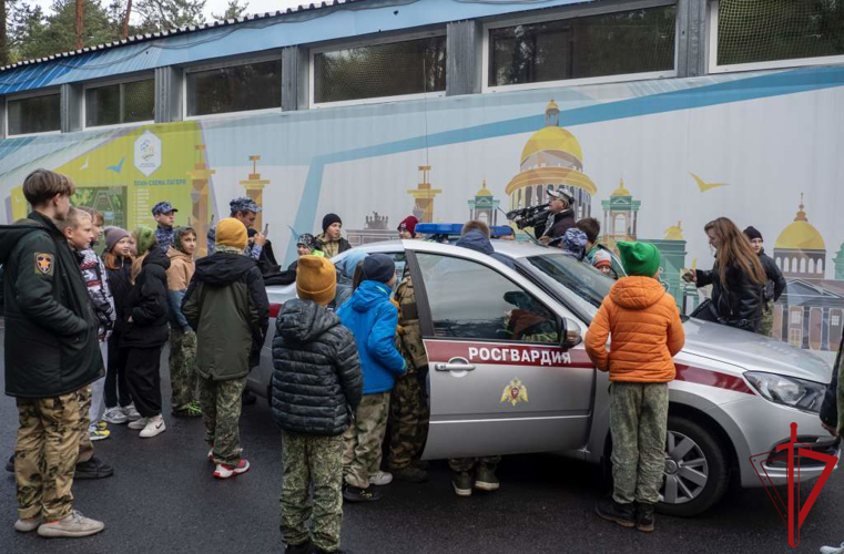 Сотрудники Росгвардии провели урок мужества для воспитанников детско-юношеского военно-патриотического общественного движения «Гвардейская смена»