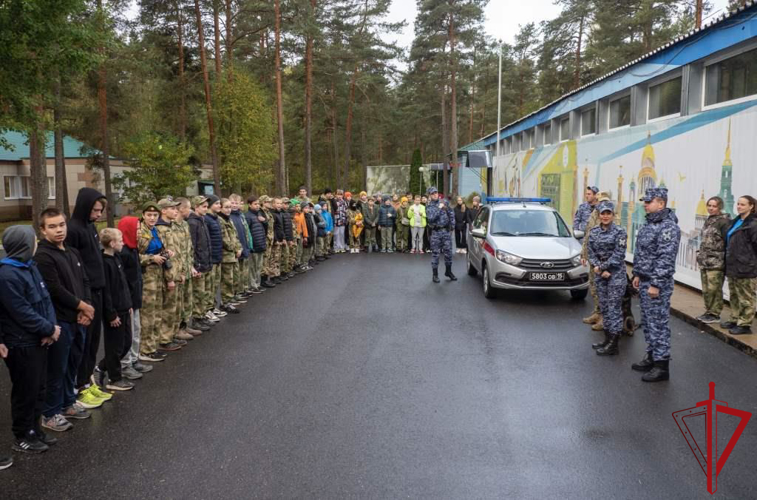 Сотрудники Росгвардии провели урок мужества для воспитанников детско-юношеского военно-патриотического общественного движения «Гвардейская смена»