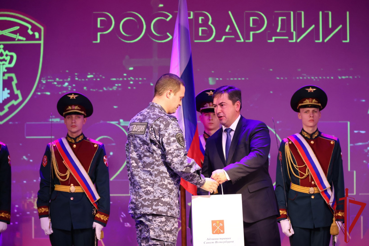 В Санкт-Петербурге прошло торжественное собрание, посвященное 72-й годовщине образования вневедомственной охраны Росгвардии