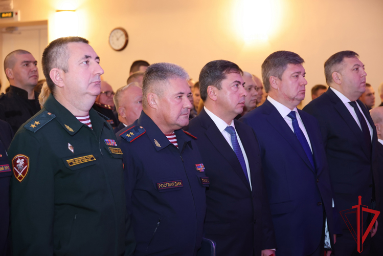 В Санкт-Петербурге прошло торжественное собрание, посвященное 72-й годовщине образования вневедомственной охраны Росгвардии