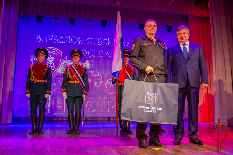 В Санкт-Петербурге прошло торжественное собрание, посвященное 72-й годовщине образования вневедомственной охраны Росгвардии
